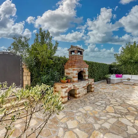 House Marinela With Private Pool And Fenced Garden Radetići