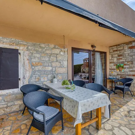 House Marinela With Private Pool And Fenced Garden Casa vacanze *