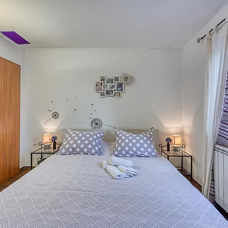 House Marinela With Private Pool And Fenced Garden * Radetići