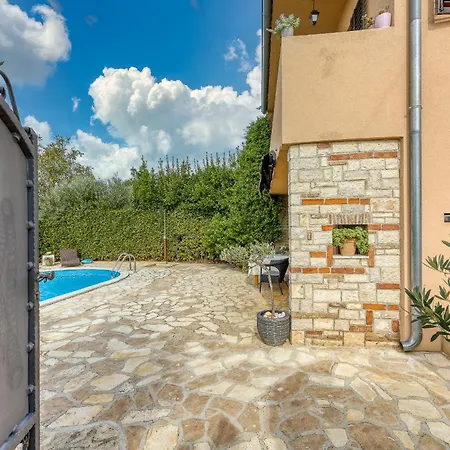 House Marinela With Private Pool And Fenced Garden Radetići