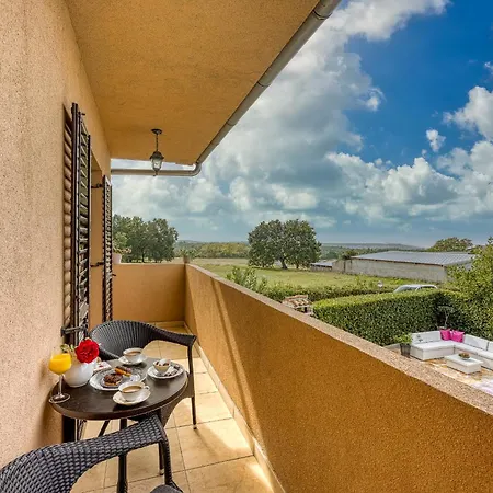 House Marinela With Private Pool And Fenced Garden * Radetići